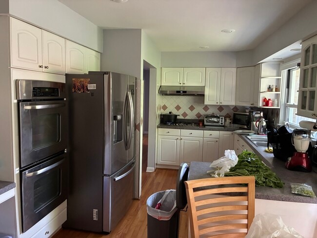 Cocina - 4915 Jerome Ave