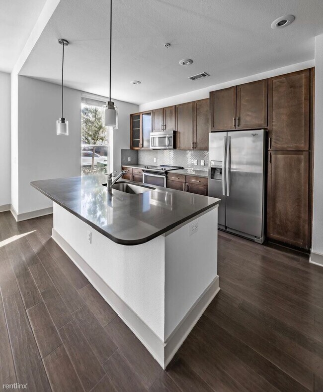 Foto del edificio - 1 br, 1 bath Condo - 2122 N Mays St
