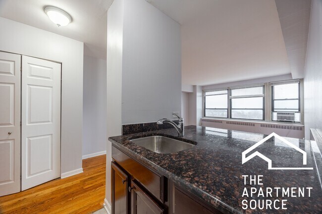 Foto del edificio - 4180 N Marine Dr