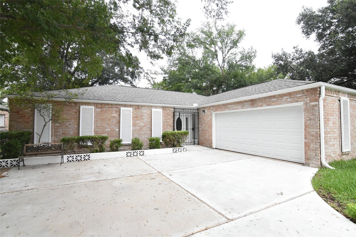 Primary Photo - 13710 Ella Lee Ln