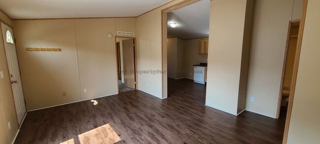 Foto del edificio - Discover this Recently Upgraded 3 Bed 2 Bath Modular House!