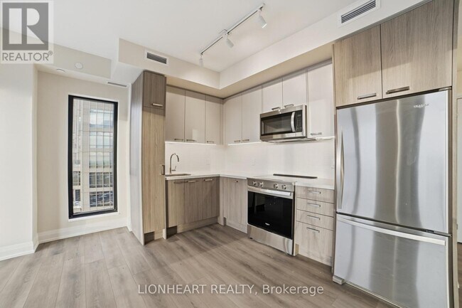 Building Photo - 20 Soudan Ave