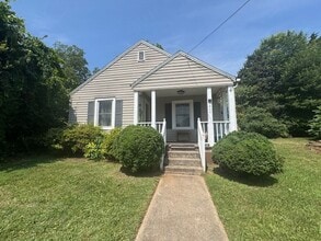 Building Photo - 804 Forest St