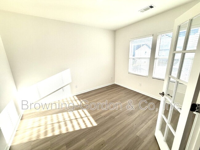 Building Photo - 106 Glacier Wy