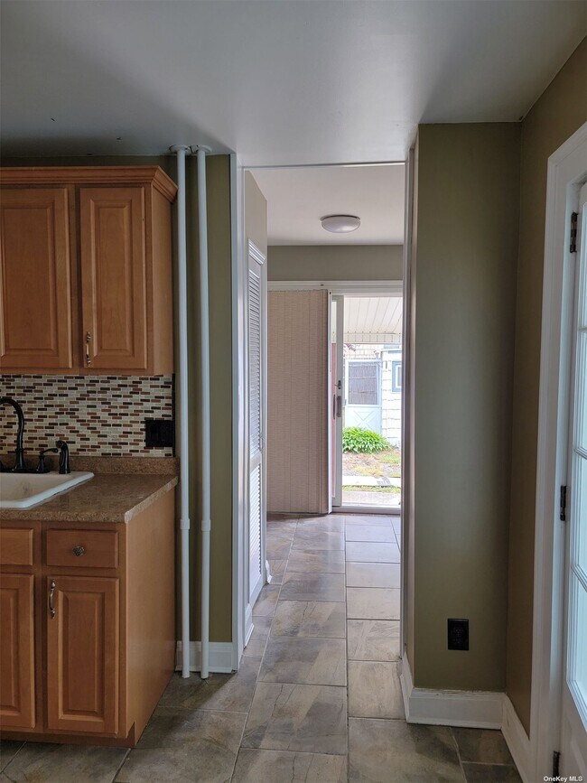 Building Photo - 247 Railroad Ave