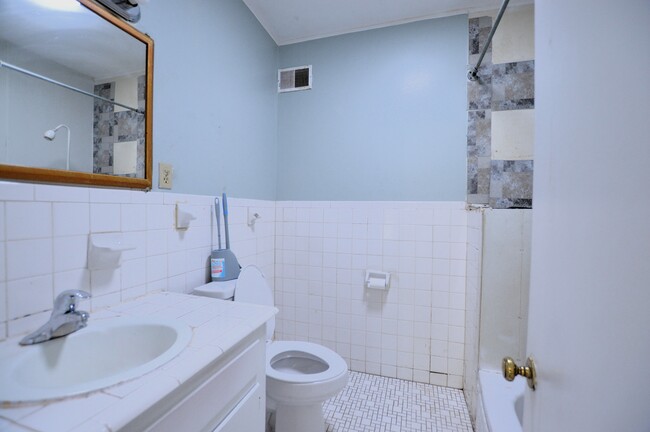 Foto del edificio - 715 E 9th St