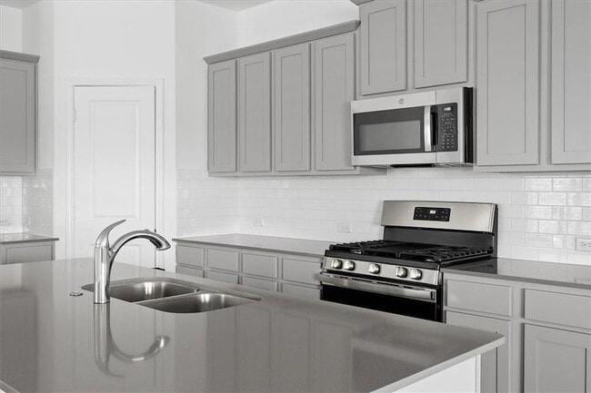 Building Photo - 325 Escondido Cir