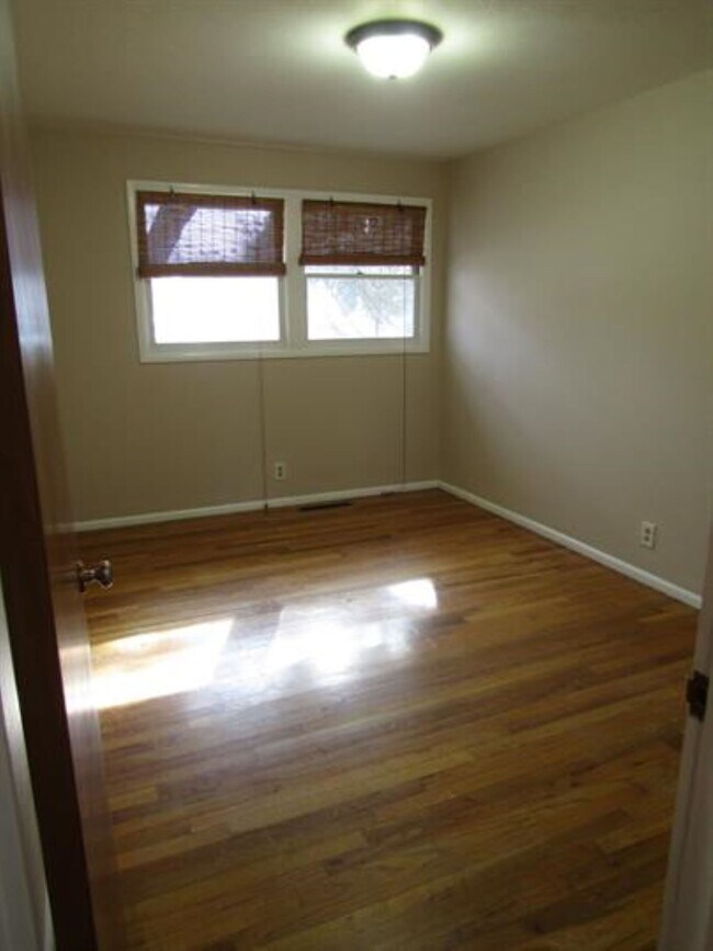 Building Photo - 6016 W Grunder Dr