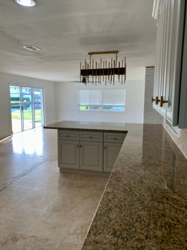 Foto del edificio - 472 Blue Lagoon Ln