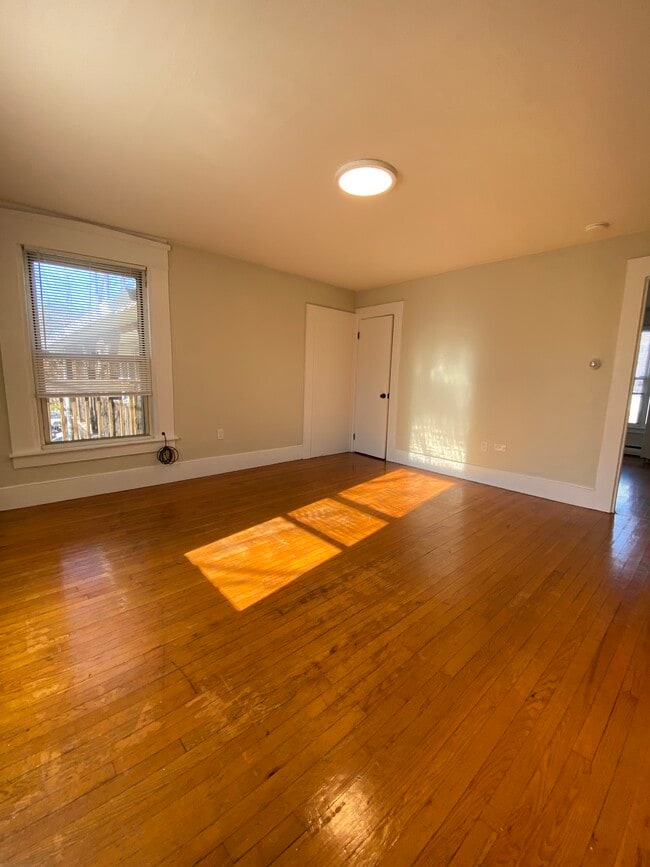 Living Room - 106 Chapman St