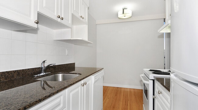 Building Photo - Emerald Terrace Apartments