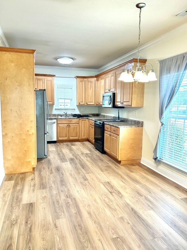 Pequeño comedor junto a la cocina. - 3141 Mallard Point Dr SE