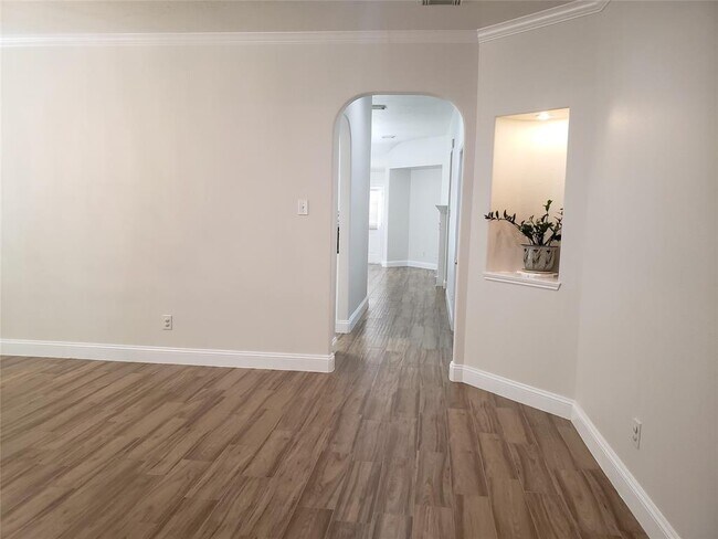 Building Photo - 2208 Appian Way