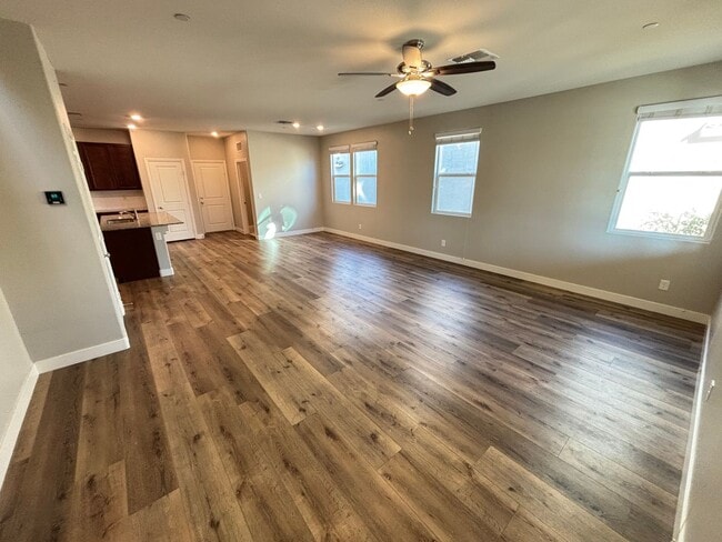 Building Photo - Stunning 3Bed/2Bath/2Car Townhome located in the N. Las Vegas/Tule Springs area!