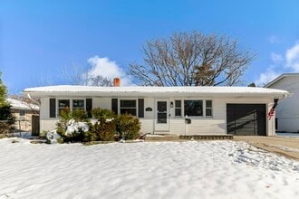 Building Photo - 1008 S 10th Ave