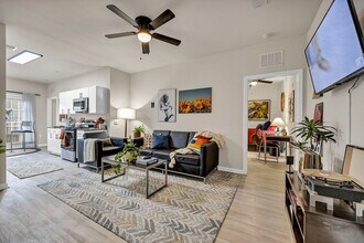 Building Photo - The Luxe on West Call