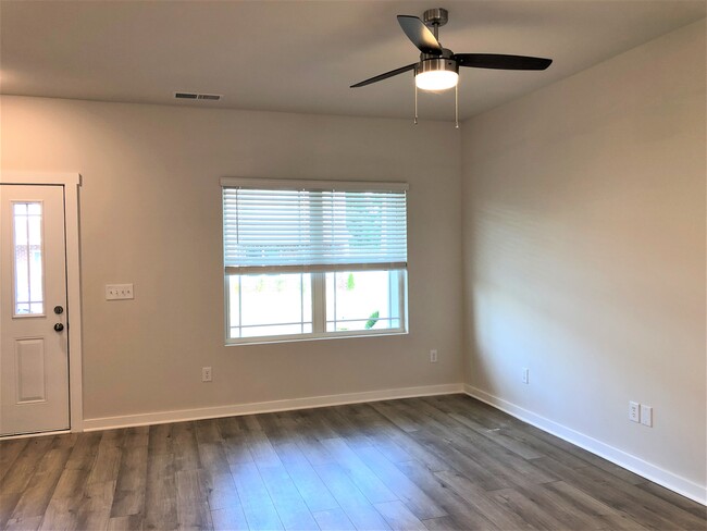 Building Photo - 403 Falls Pointe
