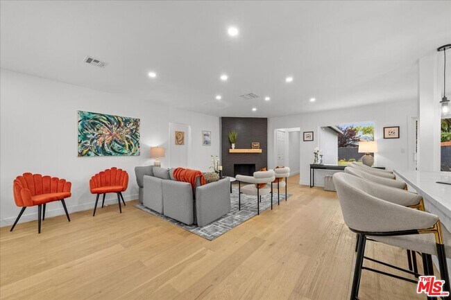 Foto del edificio - 5815 Saloma Ave