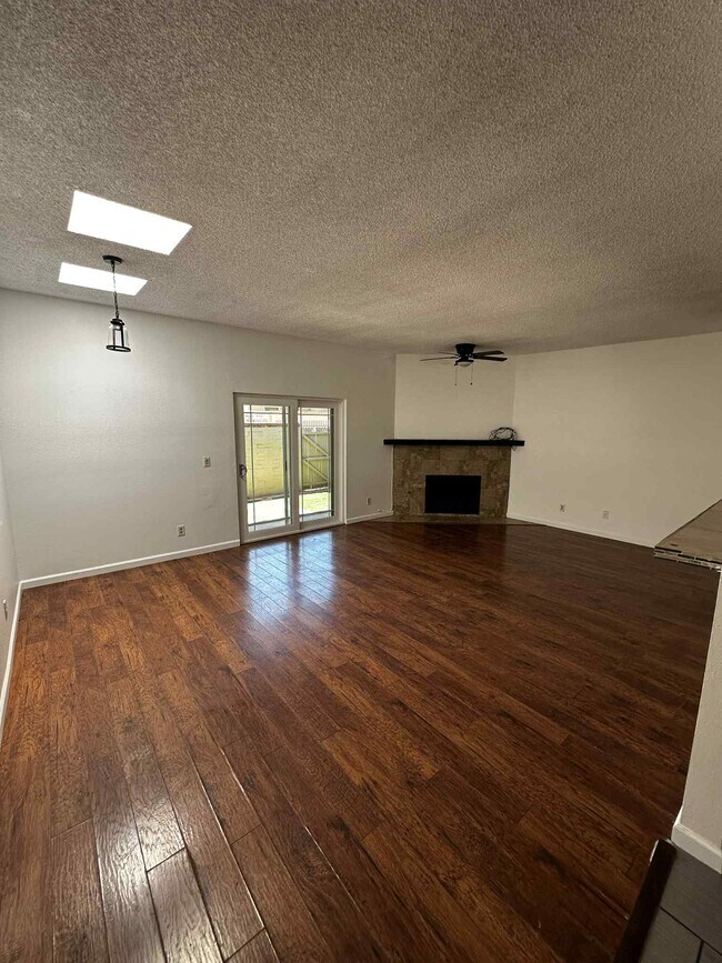 Foto del edificio - 8141 E Daniella Cir