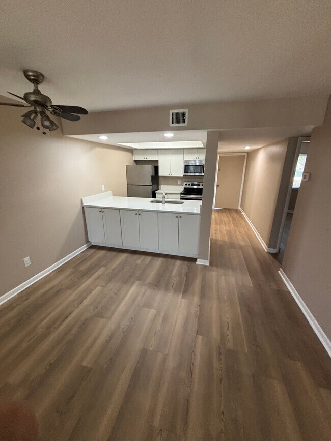 Foto del edificio - 714 NW Fork Rd