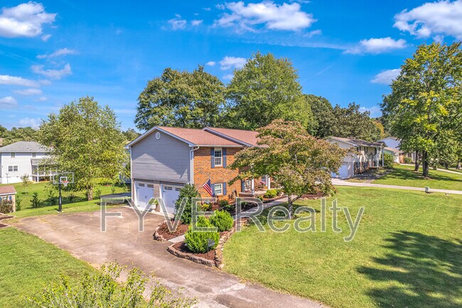 Building Photo - 1428 Bexhill Dr