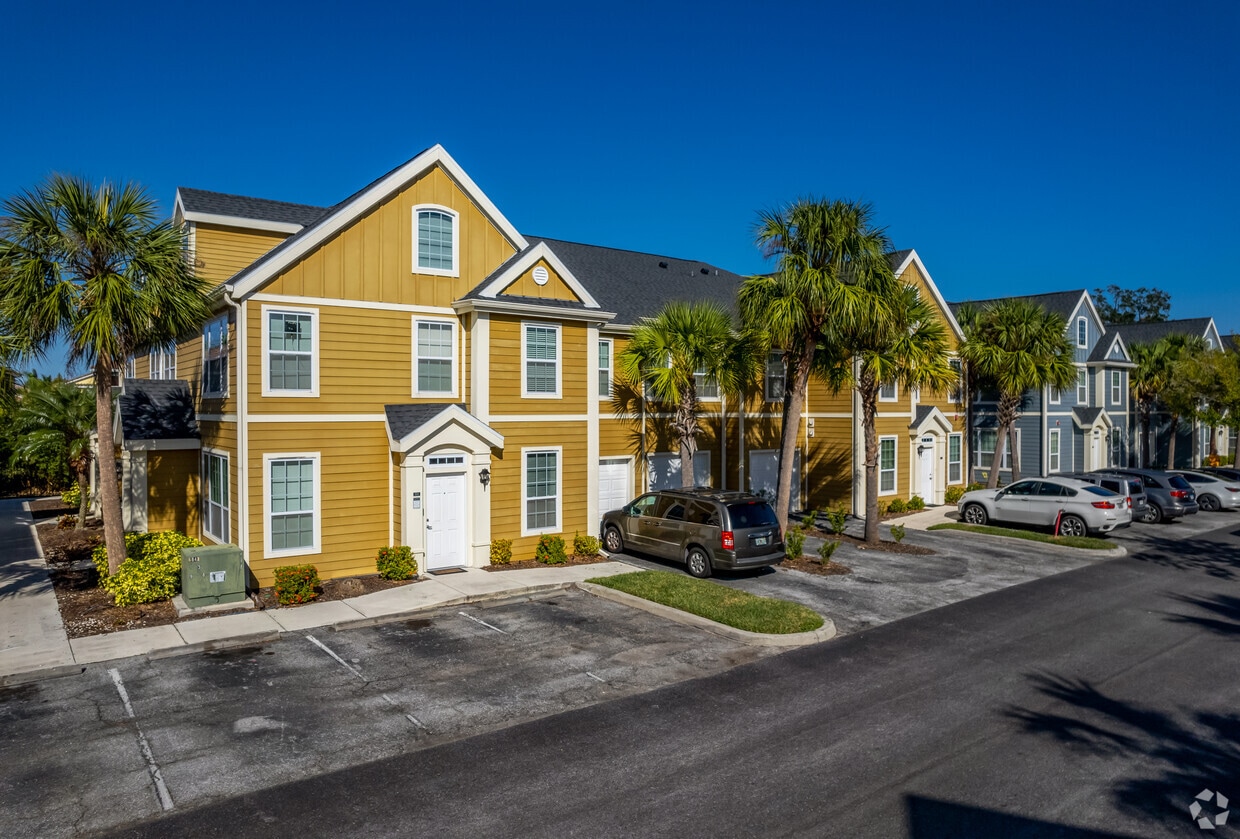 Admirals Walk Apartments in Sarasota, FL