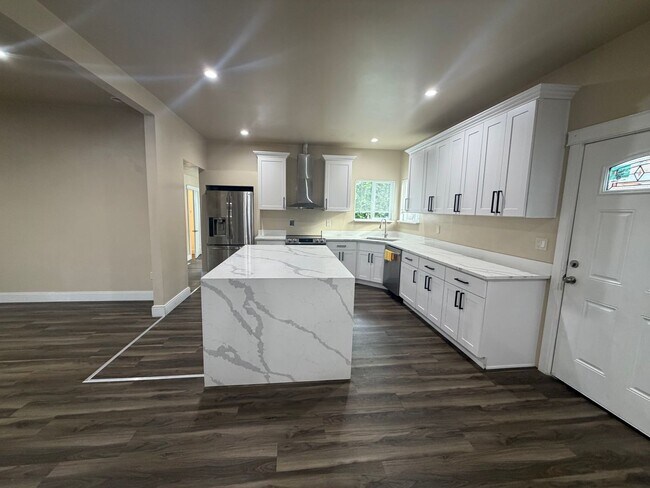 Building Photo - Beautiful 3-bedroom Tacoma Home! Apply Today