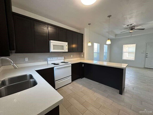 Building Photo - 18 Valeria St