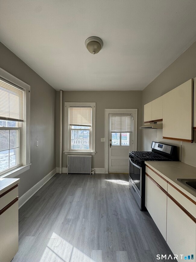 Building Photo - 7 Bridge St