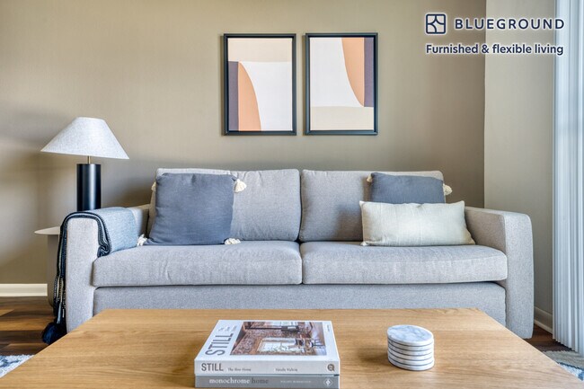 Foto del edificio - 11501 Century Oaks Terrace