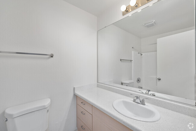 2BR, 2BA - 950SF - First Bathroom - Esprit Villas