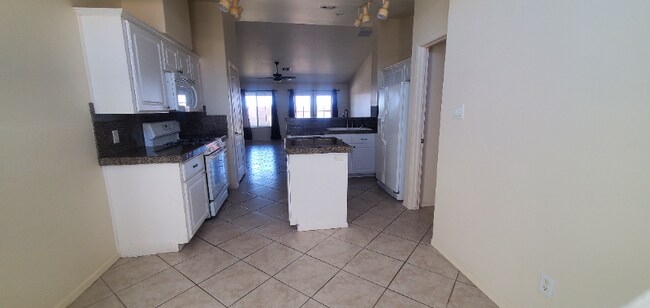 Building Photo - 2940 S 48th Way
