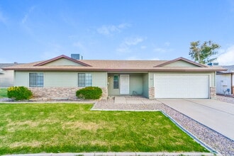 Building Photo - 2641 E Isabella Ave