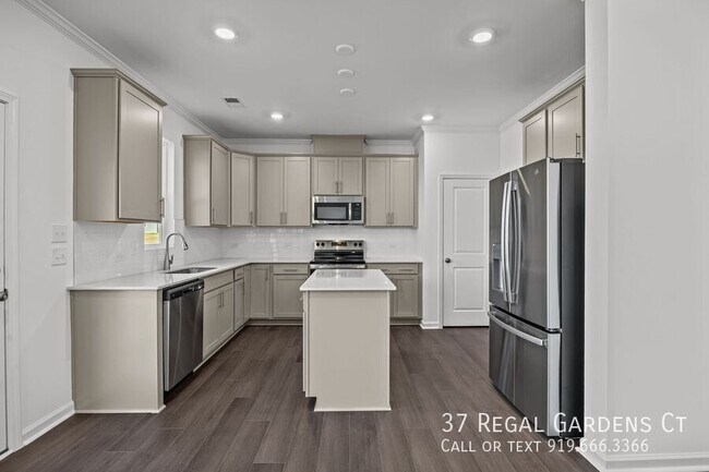 Foto del edificio - 37 Regal Gdns Ct