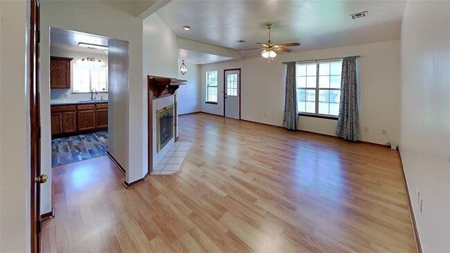 Building Photo - 1241 Capitol Dr