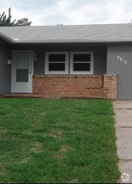 Building Photo - 4013 Locust Dr