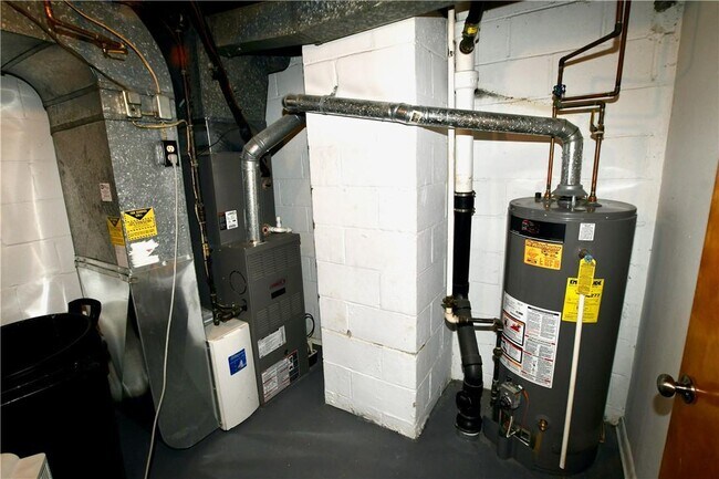 Building Photo - 7025 Penn Ave