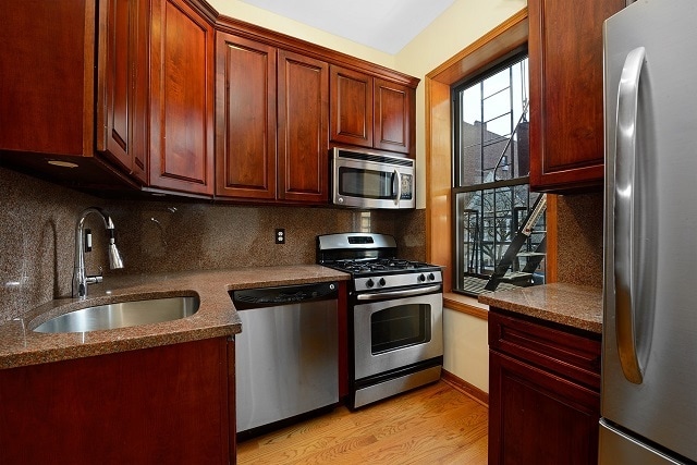 Building Photo - 1029 Willow Ave
