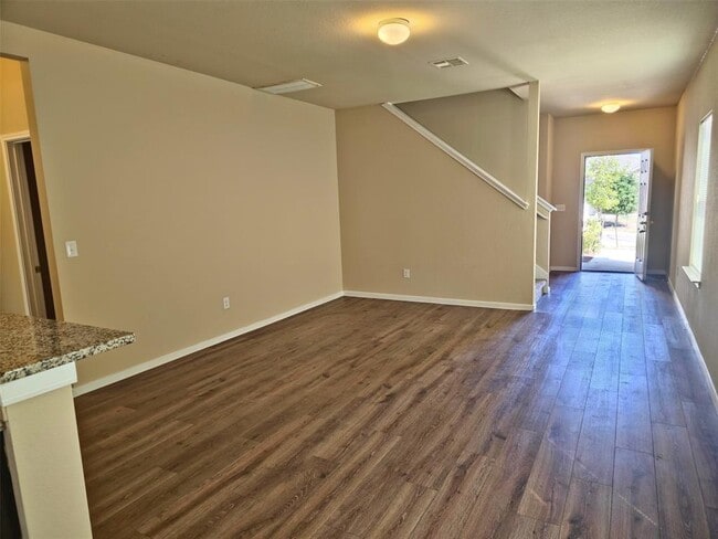 Foto del edificio - 15201 Bullbrier Rd
