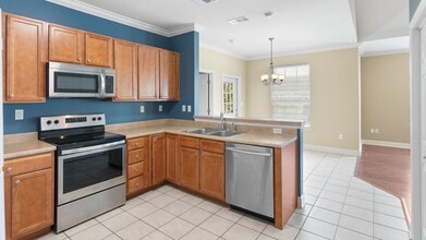 Building Photo - 4441 Burbank Dr