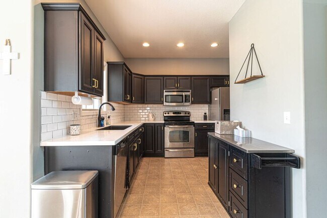 Building Photo - 1161 Chinook Cir