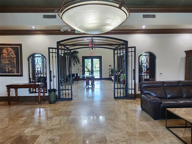 Foto del edificio - 1021 Villa Cir