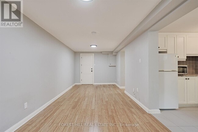 Building Photo - 345 Walmer Rd