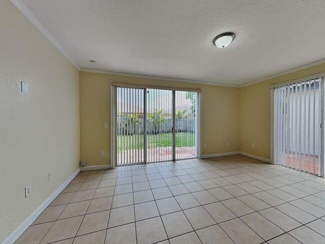 Foto del edificio - 8113 NW 198th St