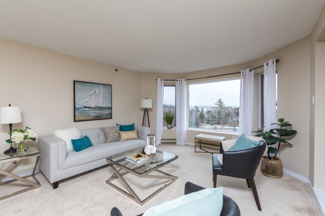 Building Photo - Bedford Bluff