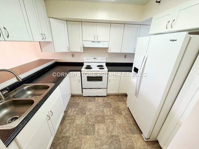 Building Photo - 990 Ala Nanala St