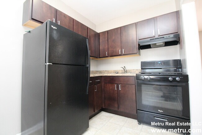 Foto del edificio - 1342.5 W Argyle St