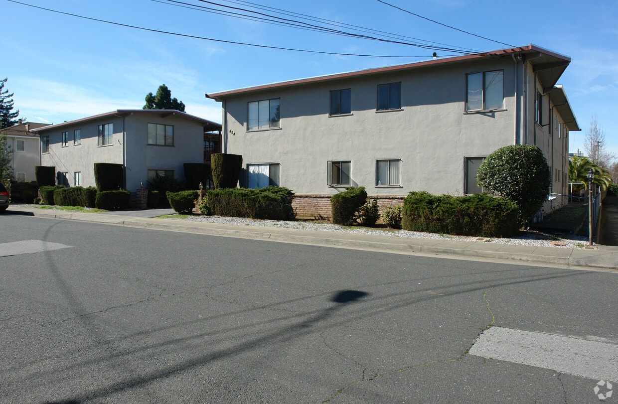 Building Photo - 484-486 James Rd