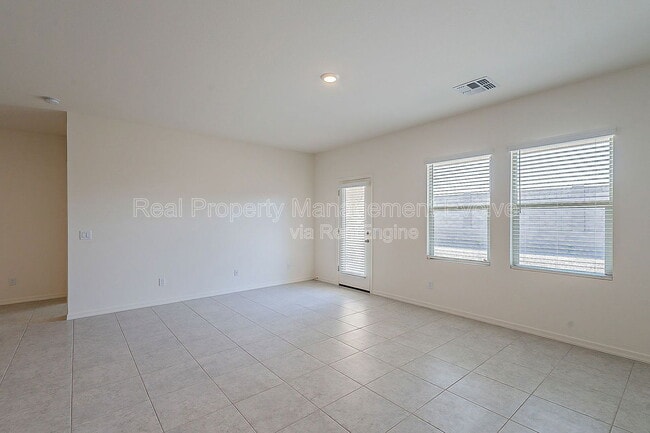 Foto del edificio - 19410 W Hazelwood St