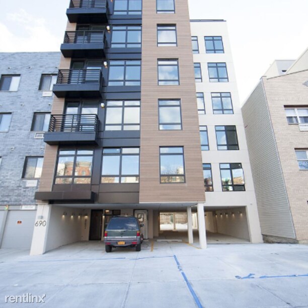 Building Photo - 690 Bushwick Ave